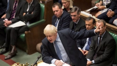 Shtohen dilemat për Brexitin, opozita nuk mbështet planin e Johnson