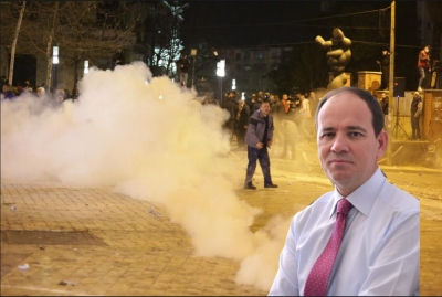 Gazi lotsjellës mbi protestuesit/ Nishani: Një akt i rëndë i penal, do të hetohet