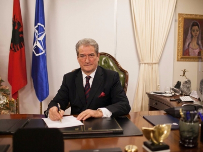 Arben Ahmetaj ministër shteti për rindërtimin/ Berisha: Mëlçitë e qingjit në qafë te Ujkut