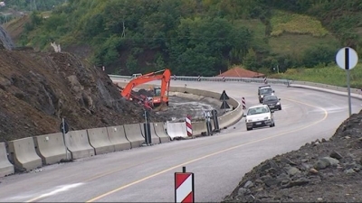 Rruga Tiranë –Elbasan ende e papërfunduar, rrëshkitje të tokës