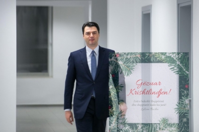 Basha uron Krishtlindjen për të gjithë shqiptarët