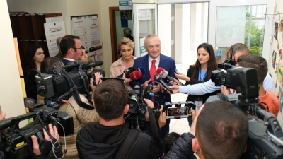 Meta: Ditë e madhe për Shqipërinë, merr fund monizmi absolut! Nuk ka ndryshim pa pjesëmarrje në votime