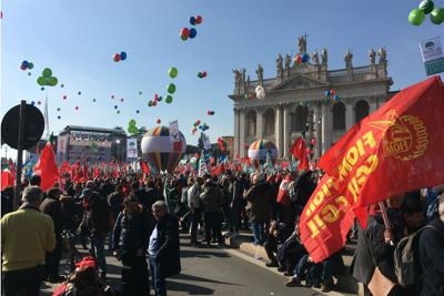 Italianët duan punë, sindikatat dalin në protestë