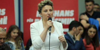 “Kur të përdhunon Rilindja”