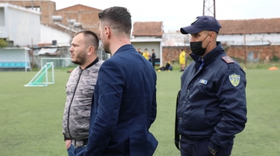 Skandal/Andi Lilen e largojne nga stadiumi se eshte kunder PS.Punonjesi:&quot;Me fal po s&#039;kam ca t&#039;bej eshte politike&quot;