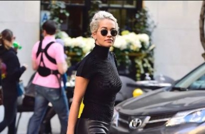 Rita Ora &#039;pushton&#039; rrugët e Londrës