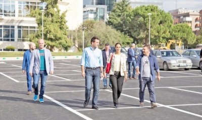 Motra e drejtorit në Bashki fiton tenderin e “Tirana Parking”