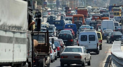 Trafik kilometrik në autostradën Tiranë-Durrës