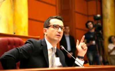 Zbulohet mesazhi që Veliaj kërcënon punonjësit të mbushin mitingjet e tij