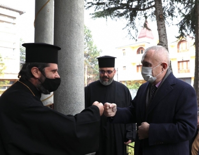Mesazhi i Metës pas vizitës në Mitropolinë e Shenjtë të Korçës: Çdo përpjekje për zgjidhjen e çështjes së pronave të komuniteteve fetare