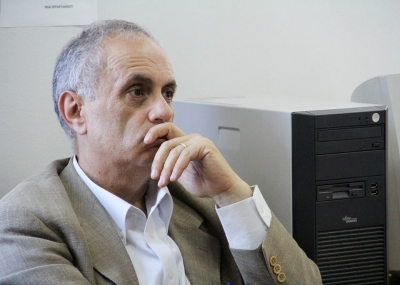 &quot;Rinia nuk ka nevojë vetëm për ca tekste të lodhura prej letre...&quot;