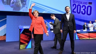 Kancelarja Merkel nën presion