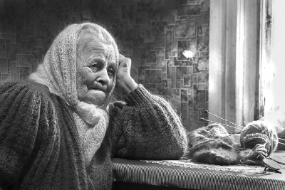 “Disa vijnë të më shohin çdo 15 ditë, të tjerët çdo 3 ose 4 muaj, të tjerët kurrë…”, letra e gjyshes që përloti botën