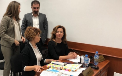 Seanca e vetingut/ Motra e Rovena Gashit do japë dorëheqjen si gjyqtare për të bërë avokaten prokurores së shkarkuar