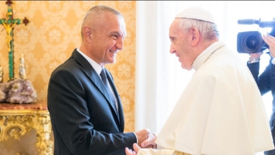 Papa i nënshtrohet operacionit, Meta: Uroj shërim sa më të shpejt të Atit të Shenjtë