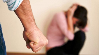 Rrahin familjarisht nusen, arrestohen bab e bir. Procedohet dhe vjehrra