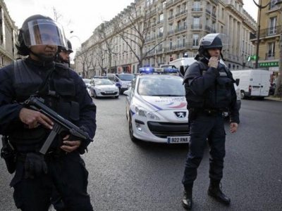 FRANCË/ Arrestohen dy gra për sulmin xhihadist me thikë në Paris