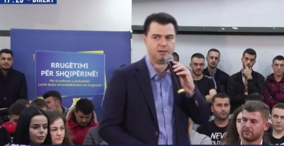 LIVE - Basha me të rinjtë në Krujë: Do bëjmë gjithçka që të qëndroni e të ndërtoni këtu të ardhmen tuaj!