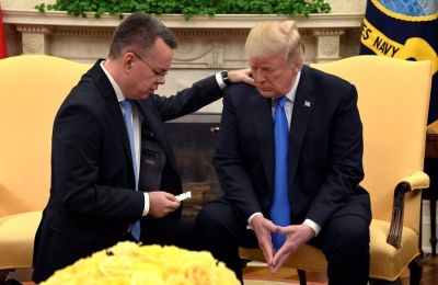 Pastori Brunson takohet me presidentin Trump në Shtëpinë e Bardhë
