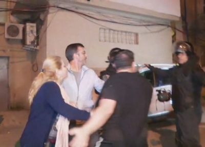 Vokshi: Jam goditur me grushta dhe shkelma nga disa policë