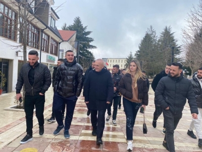 Meta: PL mbështet fuqishëm të rinjtë që duan zhvillimin e vendlindjes