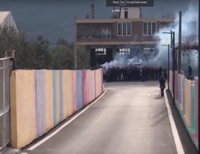 Video/Kryeministri dhe ministrat priten me protesta në Elbasan- &quot;Qeveri e krimit&quot;, &quot;Rama ik&quot;! -