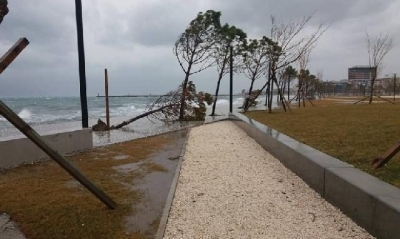 Erërat e forta përfshijnë bregdetin – Drejtoria Detare: Merrni masat e nevojshme për sigurimin e mjeteve në porte