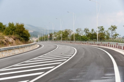 Disa ditë pas inagurimit vidhet linja e ndriçimit e rrugës Pogradec-Lin