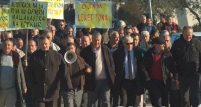 Protesta e naftëtarëve, punonjësve të Ballshit u bashkohen minatorët e Bulqizës