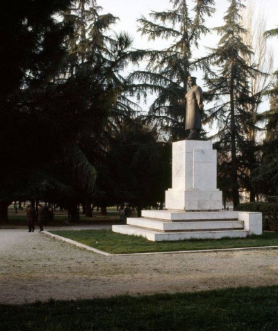 1990/Dinamit përmendores së Stalinit në Tiranë