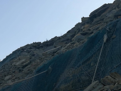 Rreziku, shembet masivi shkëmbor në aksin Gramsh-Elbasan