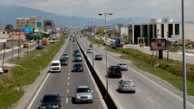 Bllokohet segmenti Qafë Kashar-Vorë në Autostradën Tiranë-Durrës