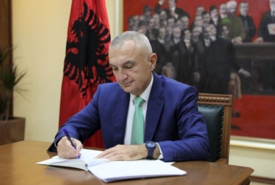 Presidenti Meta kthen në Kuvend ligjin ‘për shërbimet e pagesave’: I mirëpritur por përcaktoni qartë kriteret e licencimit dhe…