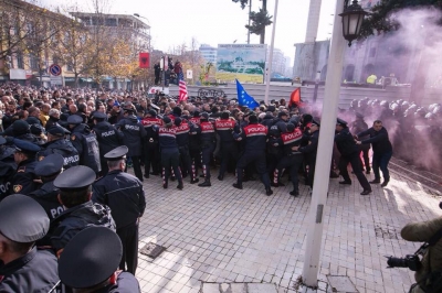 Shqiptarët nuk tërhiqen, nesër në orën 10.00 para Parlamentit