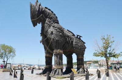 Historia trondit Greqinë, nuk ka popull grek dhe Kali i Trojës është Pellazg