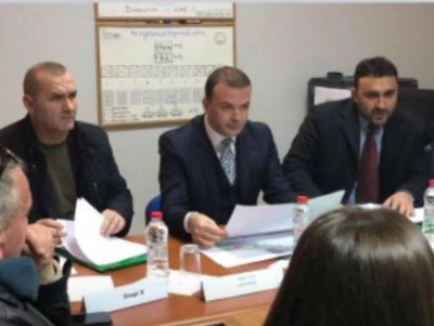 “Drejtori i ‘depolitizuar’ i Hipotekave në mbledhjen e PS-së” (FOTOT)