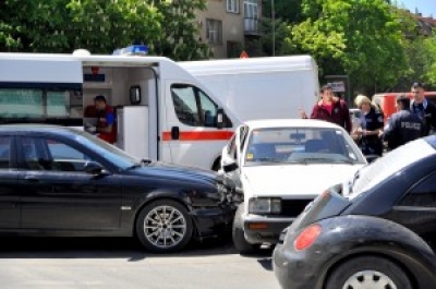 Rritet numri i aksidenteve në dhjetor, grupmosha 25-35 vjeç shkakton mbi 31% të tyre