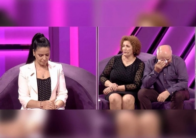 Dy familjet humbën kontaktet që nga lufta e Kosovës/ Bashkohen pas 22 vitesh live në televizion