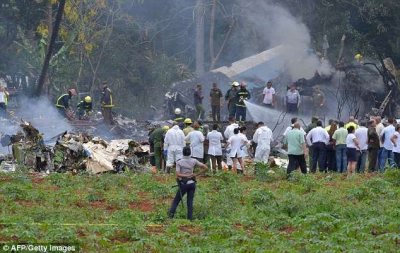 VIDEO/ Dalin pamjet e rrëzimit të avionit me 104 pasagjerë në bord