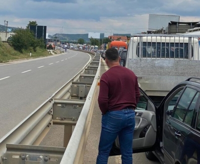 Pezullohet dezifektimi i kamionëve në kufirin Shqipëri-Kosovë