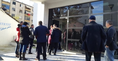 Policia terror mbi banorët e Unazës, arreston një protestues